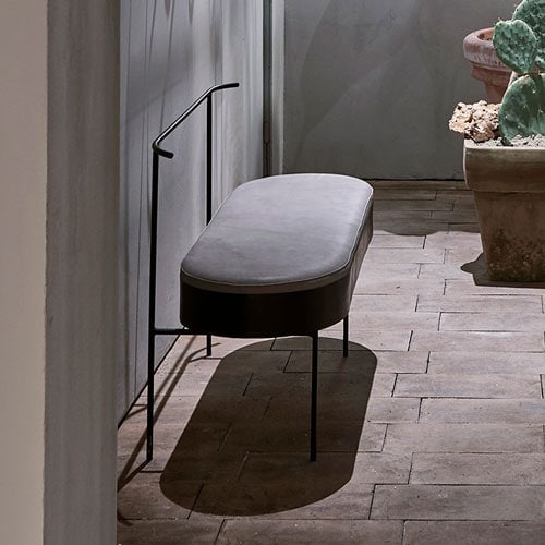 Bax_Tia_bench_000