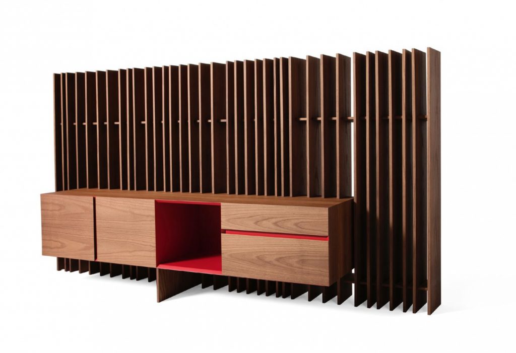 Partition/bookcase made of a wooden base in a brown colour