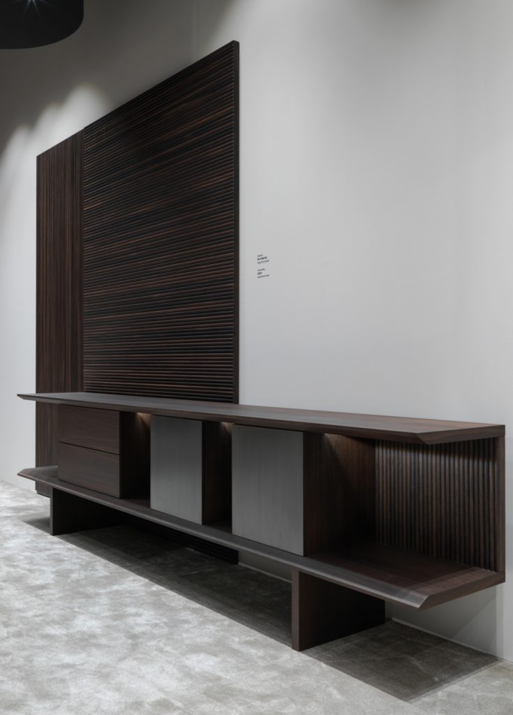 wall covering with a line-shaped design made of oak wood base in a dark brown colour tone
