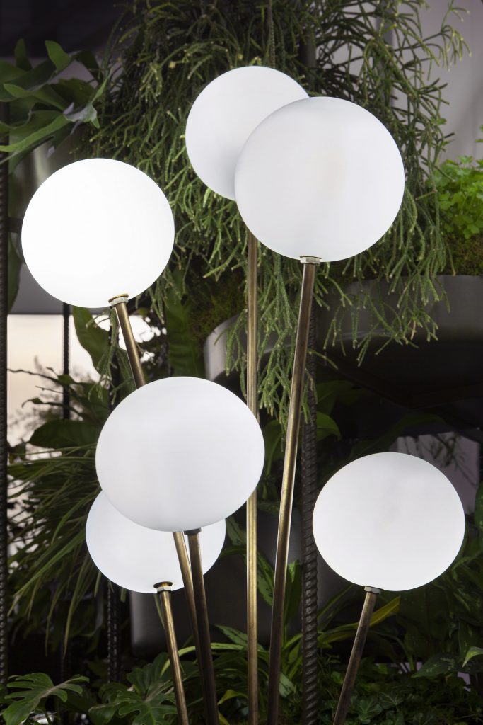 Ext_10th_Mazzo_di_fiori_floor_light_001
