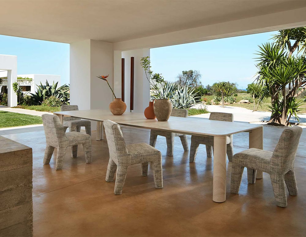 Michelangelo Dinner Table in rectangular shape. Top in white with gour gray legs in a dining room.