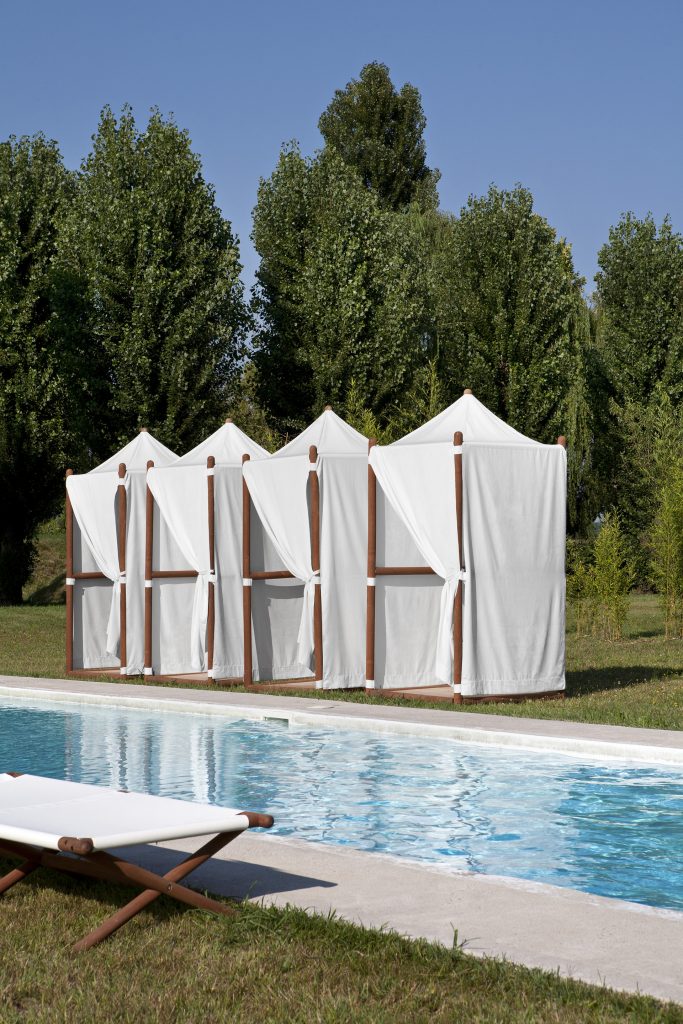 Paraggi Beach Hut