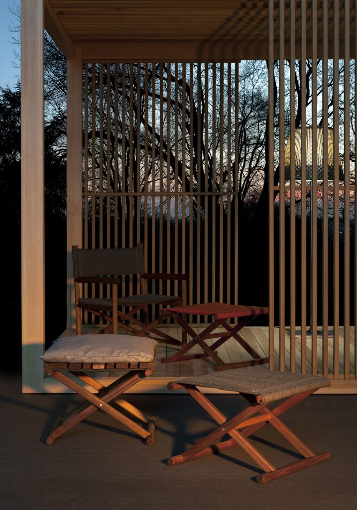 paraggi pour in an outdoor lounging area in red