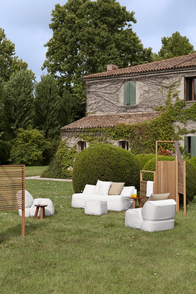 soft pouf in white in the patio of an stone house