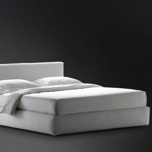 Merkurio Double bed. Base and headboard upholstered in gray fabric with legs on a black background.