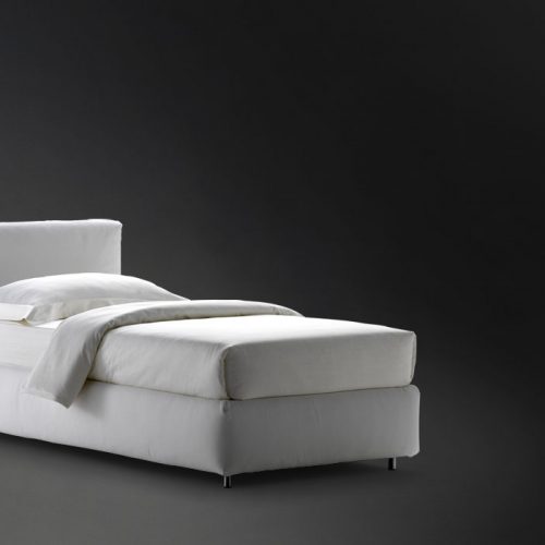 Merkurio Single bed. Base and headboard upholstered in gray fabric with legs on a black background.