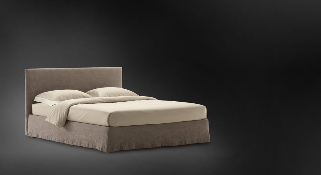 Notturno Shabby Chic bed. Base and backrest covered in gray fabric on a black background.