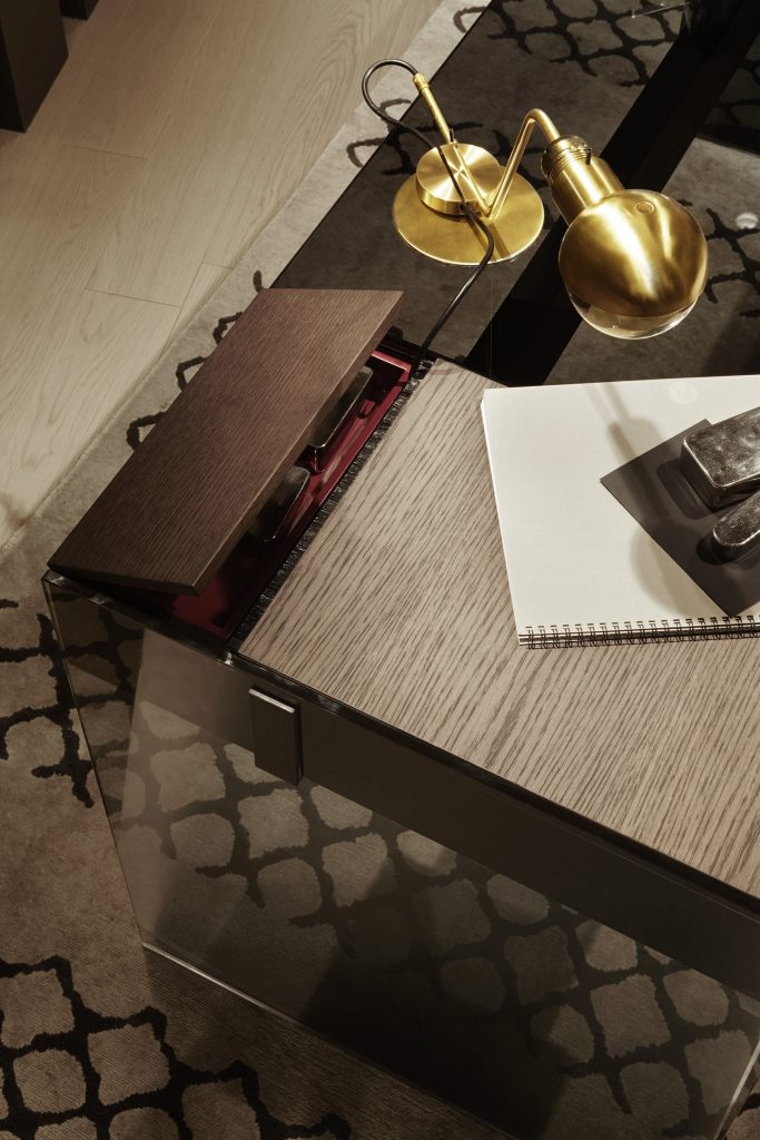 Air Desk W