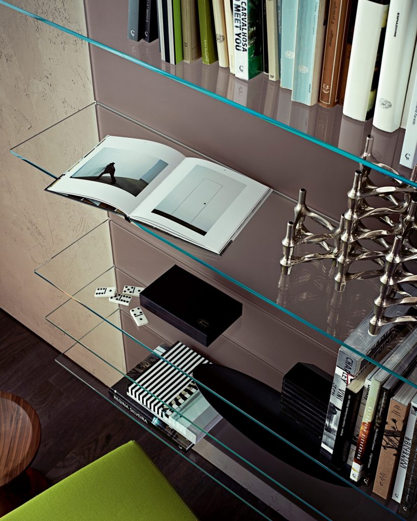 Gal_Elle-Plus-10-Shelving-systems-and-Boiserie_004