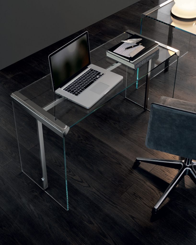 Rectangular President Dattilo desk in transparent tempered glass and silver steel in an office.