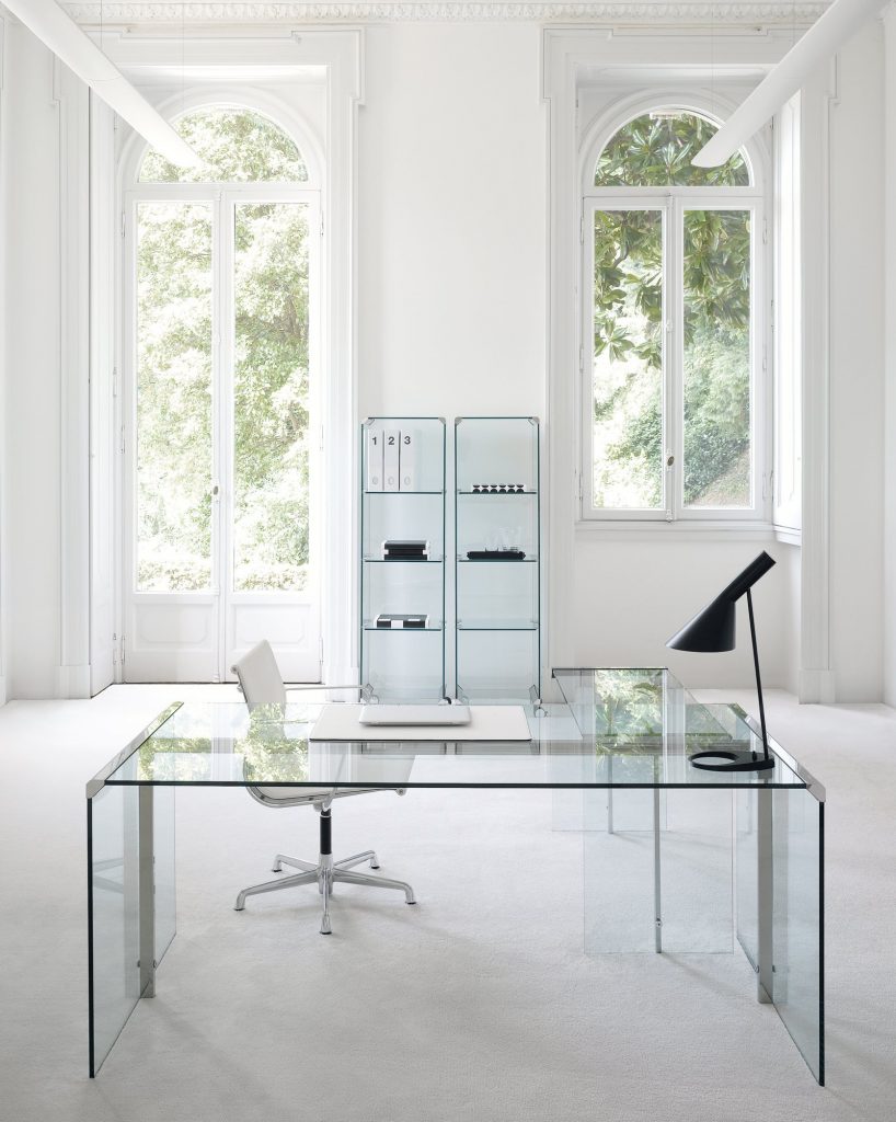 Rectangular President Dattilo desk in transparent tempered glass and silver steel in an office.