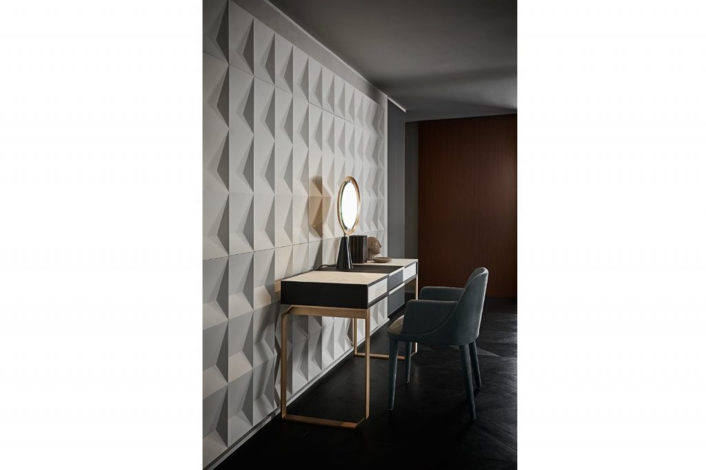 Selene : A rectangular desk in white and black with drawers and two golden legs in a office.