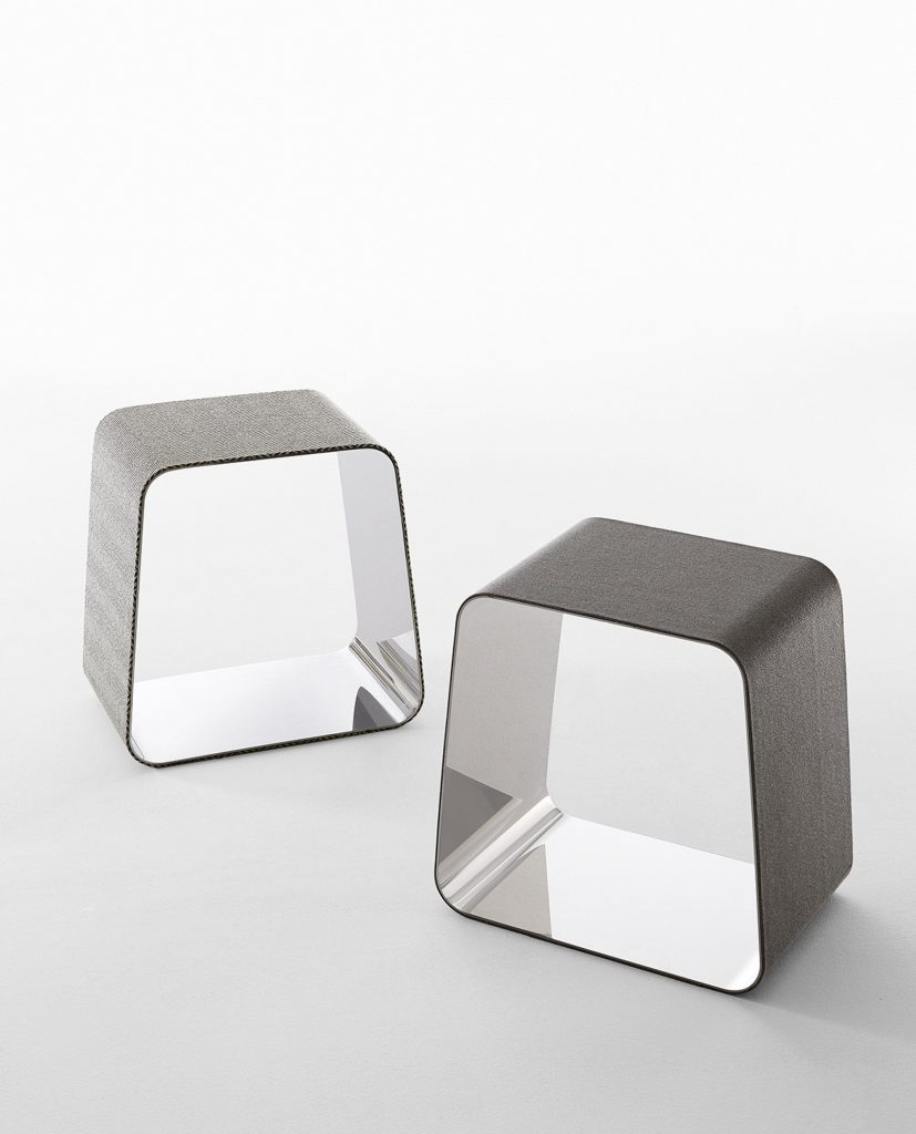 Two WGS stools with a rectangle shape. Internal part in silver and external part in gray on a white background.