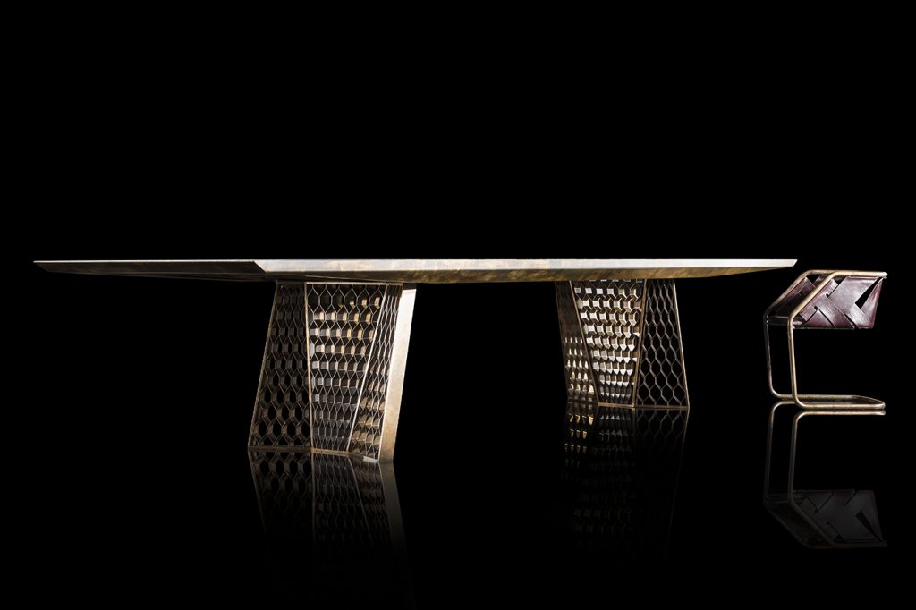 Stealth Table, legs in brass finish with rhombus pattern, top in white and gray marble stone on a black background.