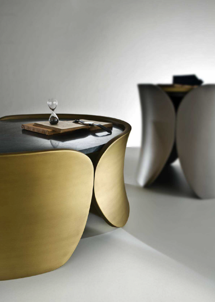 Two Metallic finish samples in a bronze adnd silver color in a table on a white background.