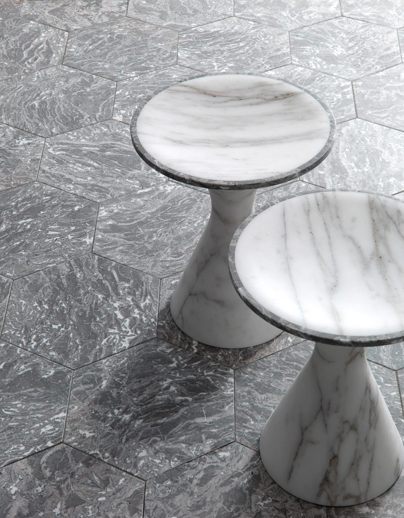 Rectangular Hana finish mosaic in white and gray marble on the floor.