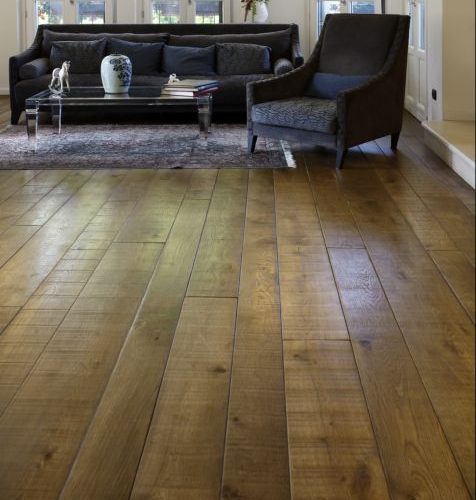 Planks finish in medium brown in a living room.