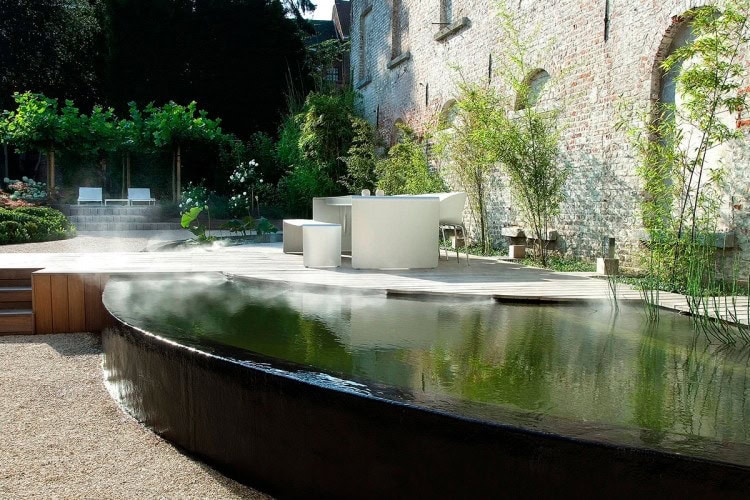 Two La Grande Tables made with a curved aluminium sheet. Finish in gloss white lacquered on a outdoor background.
