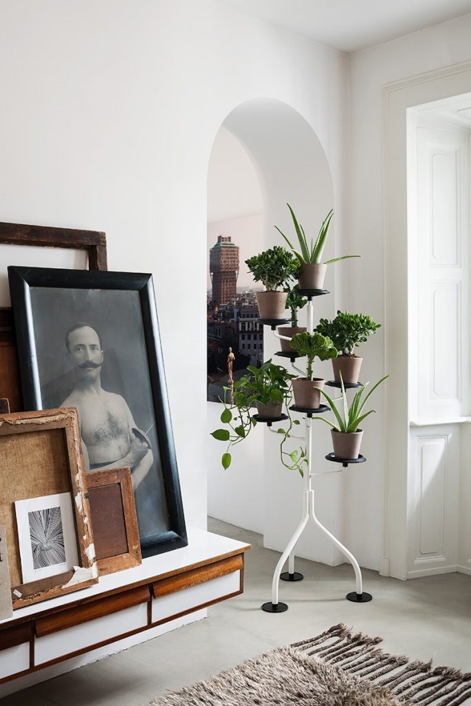 lbero plant shelving unit with a tree like shape in white on a white background.