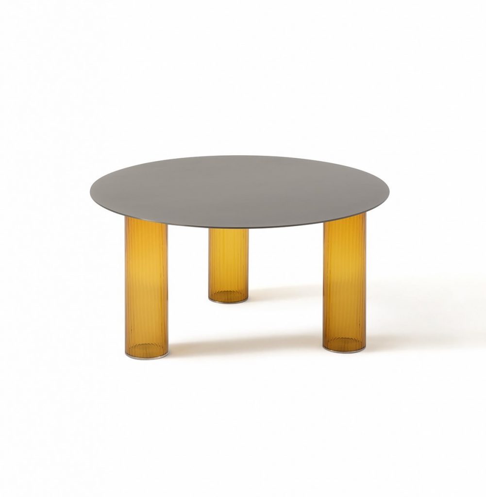Echino coffee table. Round gray top and three semi transparent cilindrical legs in bronze on a white background.