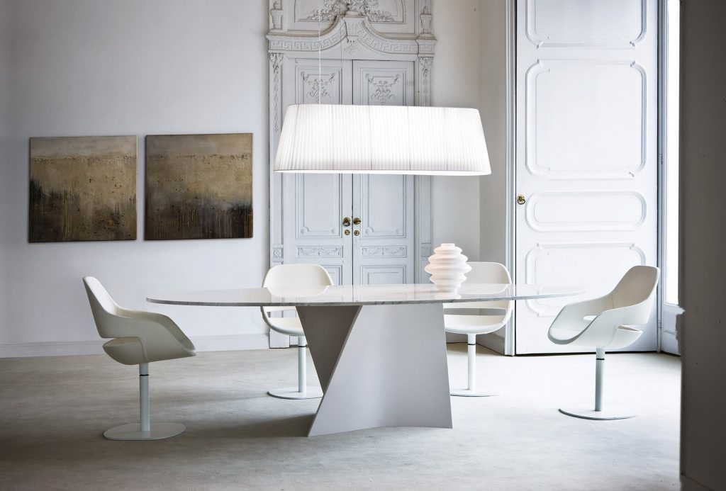 Elica table, white top and central spiral like leg in white in a dining room.