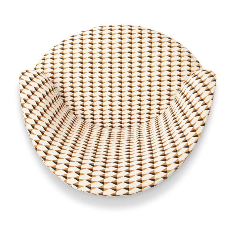 Oliva chair featuring a black frame and a white and yellow upholstered seat and backrest with triangles pattern on a white background..