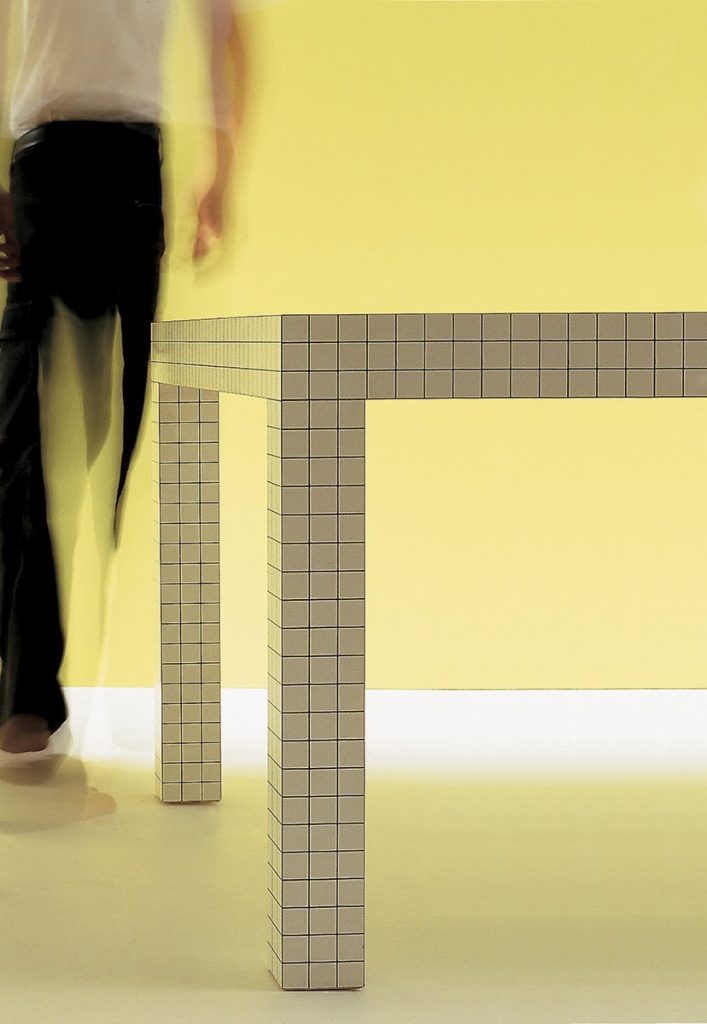 Quaderna 2600 console table with a geometric design and a white grid pattern on all surfaces on a white background..