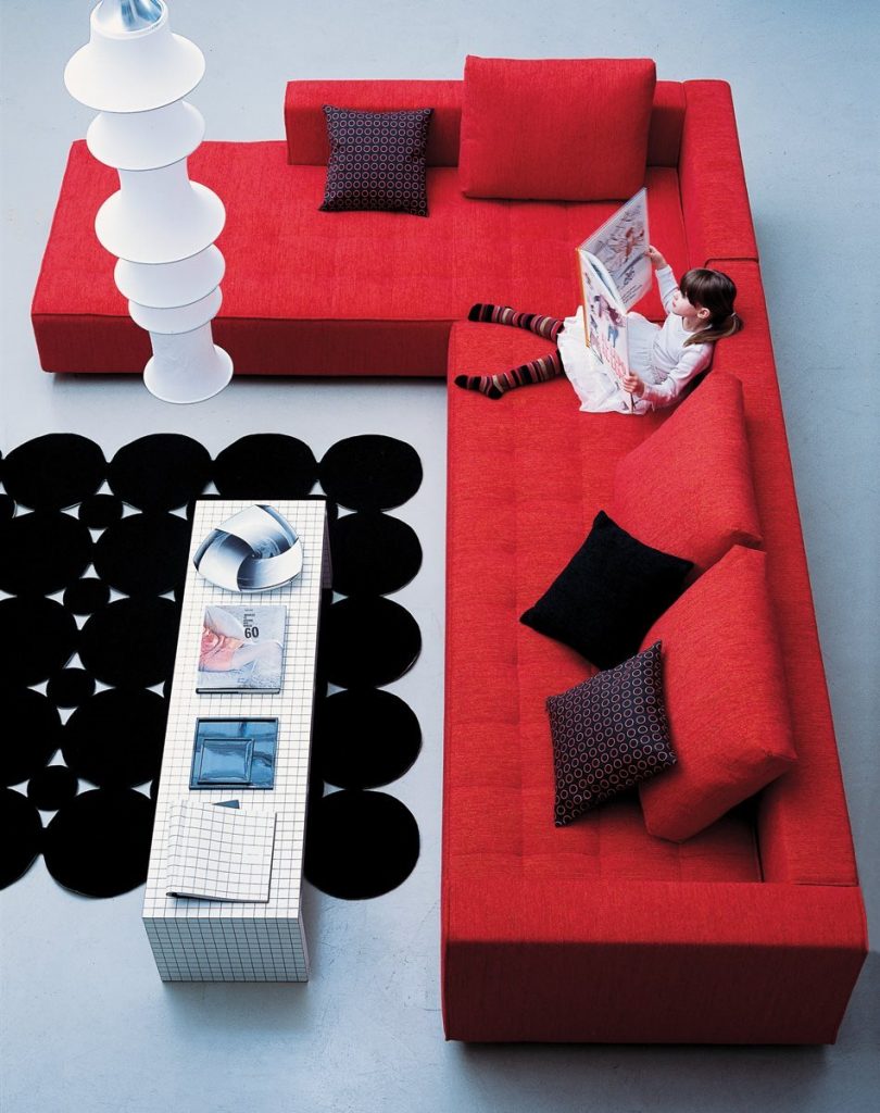Quaderna bench with a rectangle design and a white grid pattern on all surfaces in a living room.