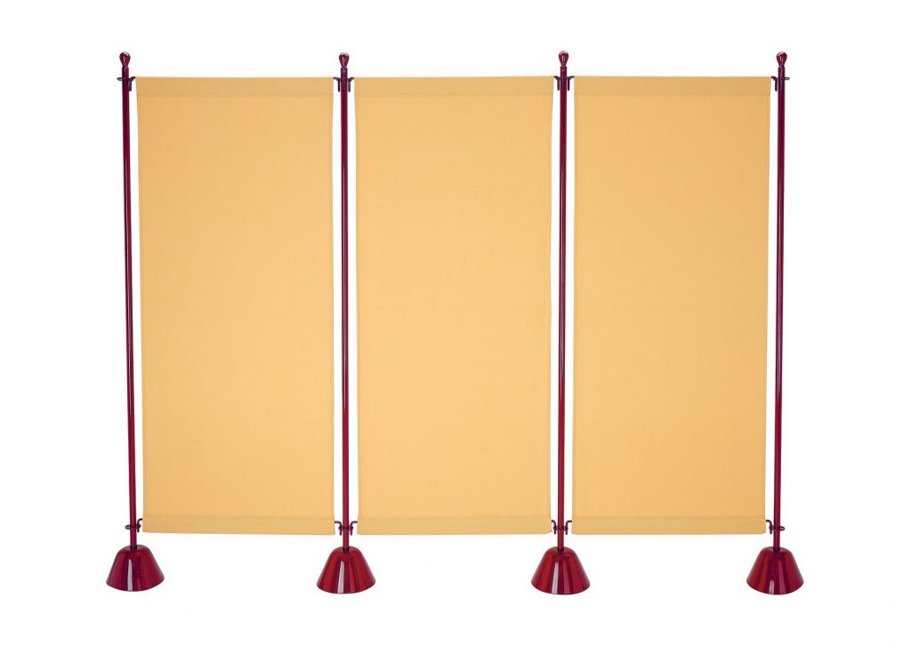 Four Servento sticks in brown wood and round base, modern and functional.