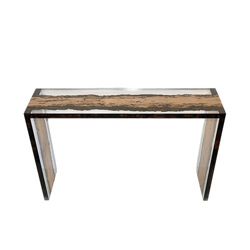 This console table highlights the contrast between raw wood textures and polished resin. Elegant and versatile, it blends natural and contemporary elements to elevate modern interiors.