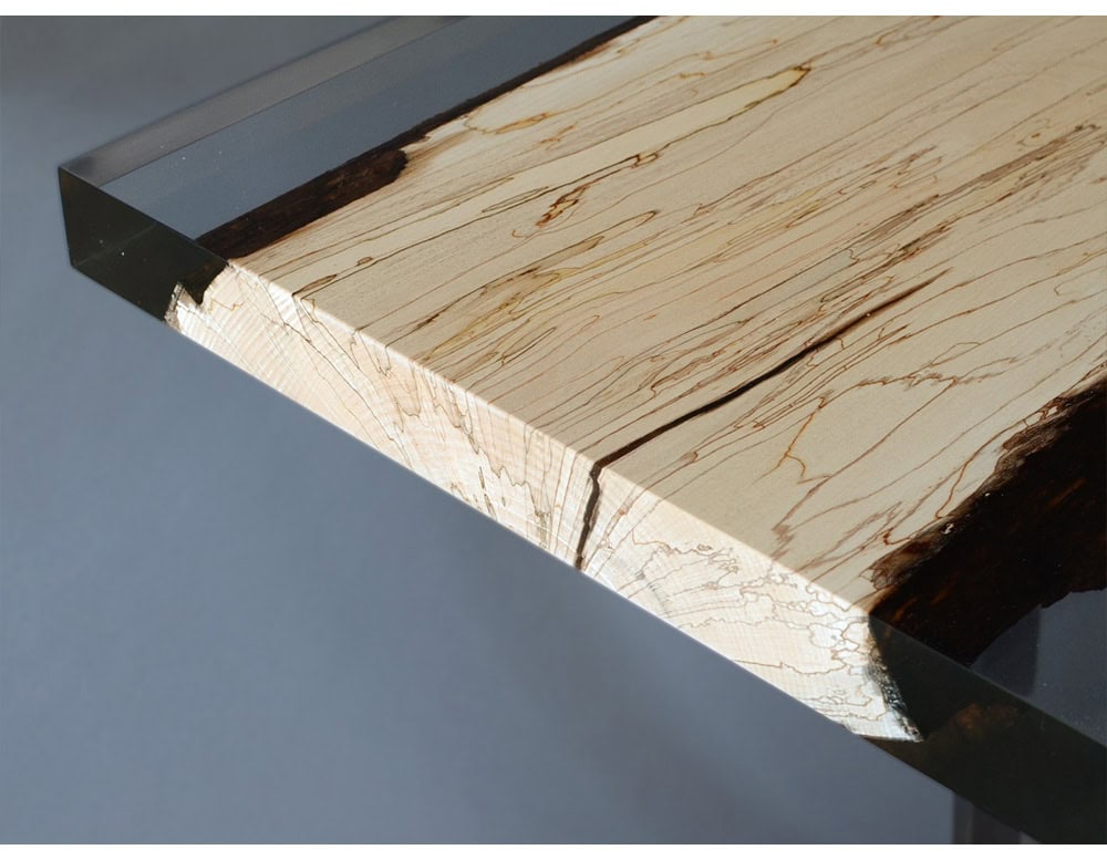 This table highlights the beauty of spalted wood encased in clear resin, showcasing organic textures with a contemporary edge. Its natural imperfections and modern finish make it a statement piece for refined interiors.