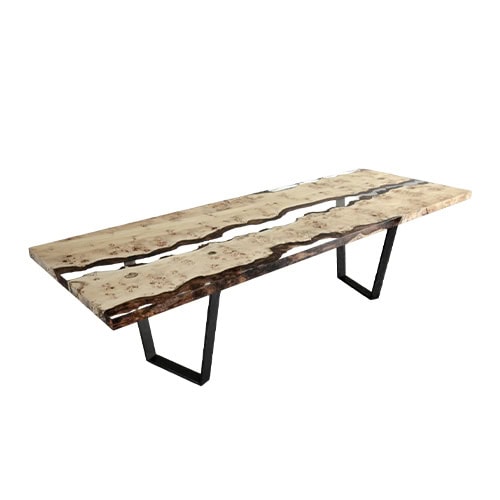 Poplar Reef Table displays two poplar slabs with natural edges, separated by a clear resin flow that recalls a river. Supported by angular metal legs, it balances rustic character with modern refinement.