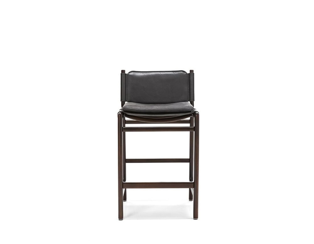 Levante Stool. Structure in brown wood, seat and backrest in gray leather and gray cushion on a white background.