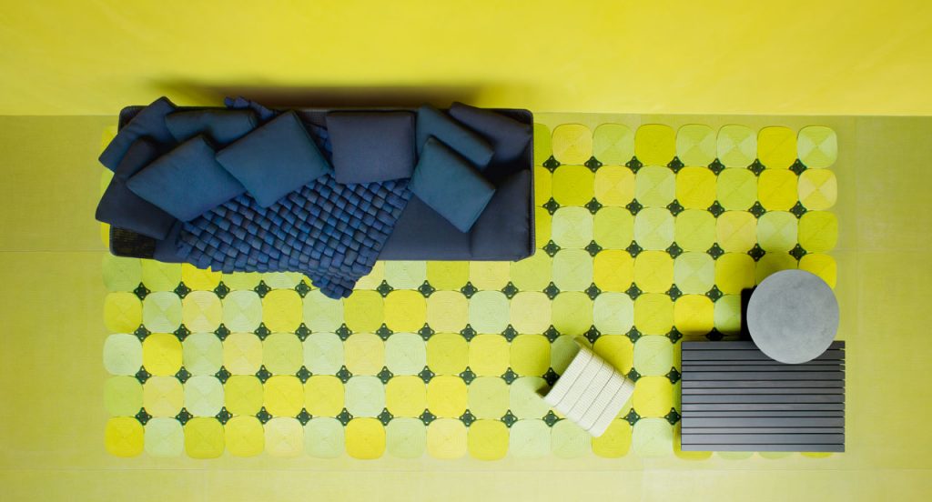 Plump pad Chain Outodoor tubular knit, padding in blue polyester fiber on a sofa in a living room.