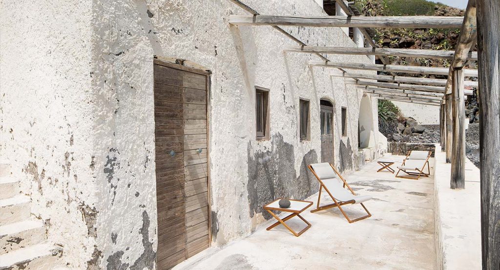 Portofino Outdoor Stool, structure in natural heartwood. Top in white steel in a terrace.