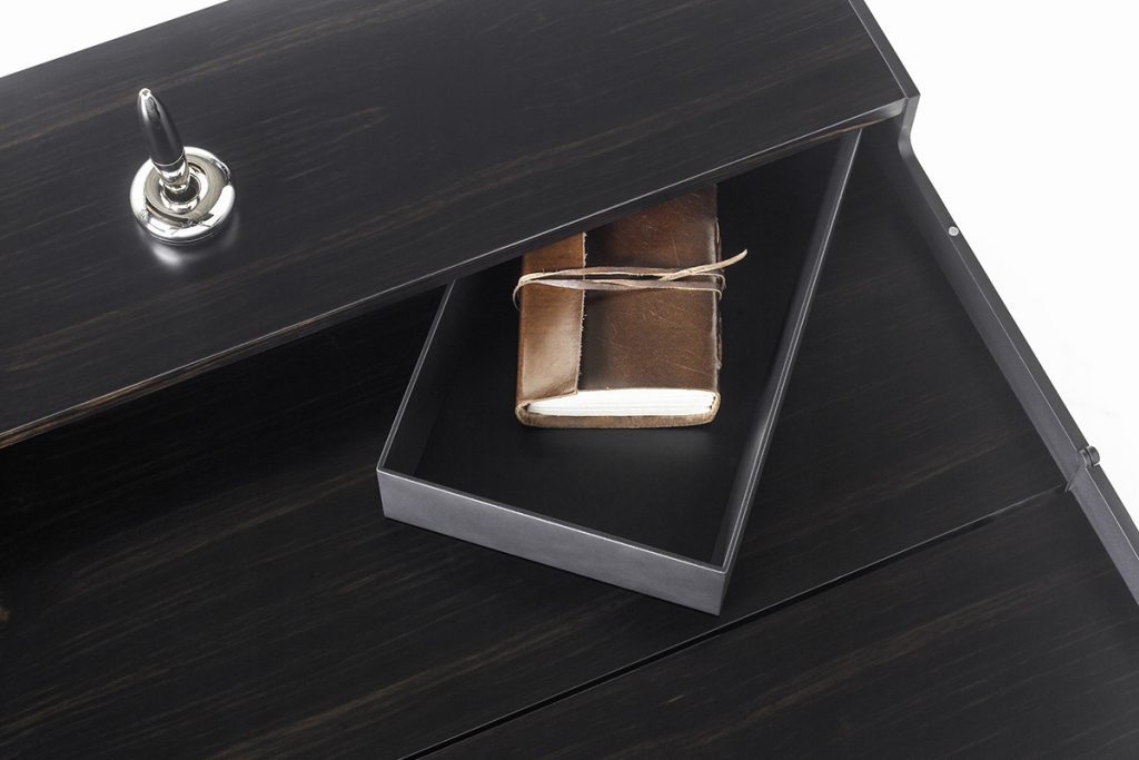 desktop finishes in shiny steel and black wood