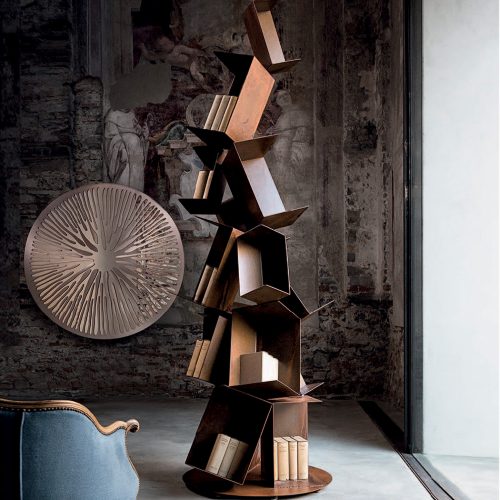 Sculptural bookcase in rusty iron in the shape of a sculptural pine tree in a room