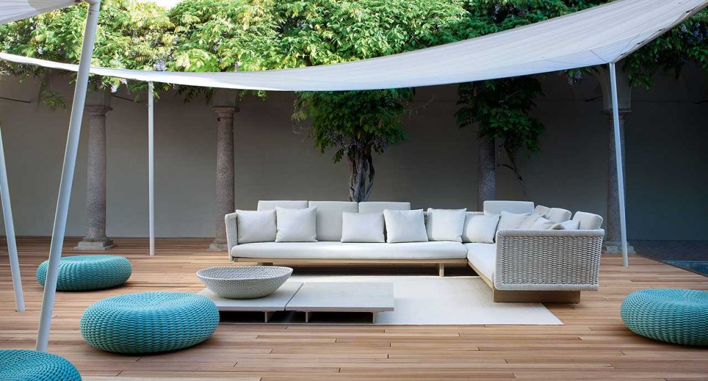 White Sunset Side Table, top in wood, structure in steel in a living room.