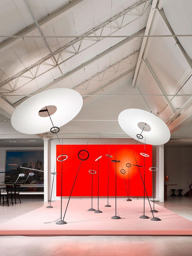 A room with a red wall and several Ringelpietz lights