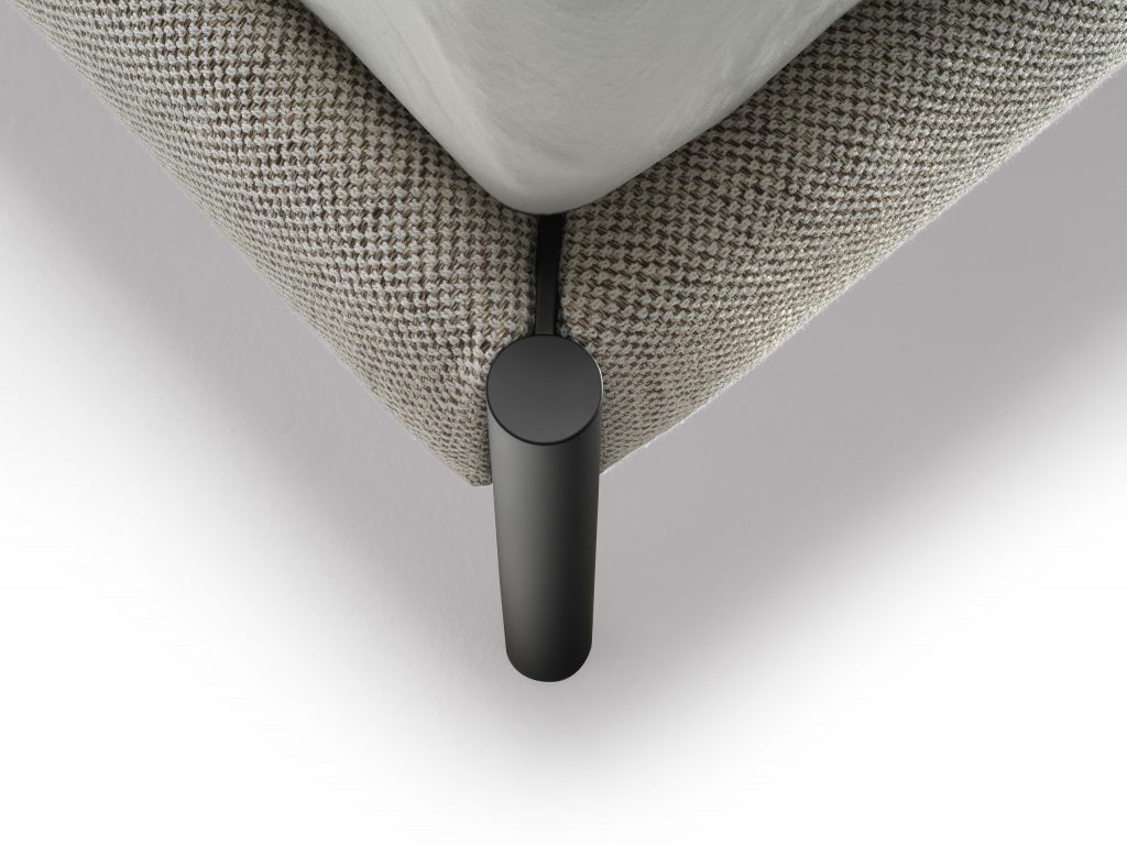 bed base made of lacquered oak wood and structure made of gray beech slats
