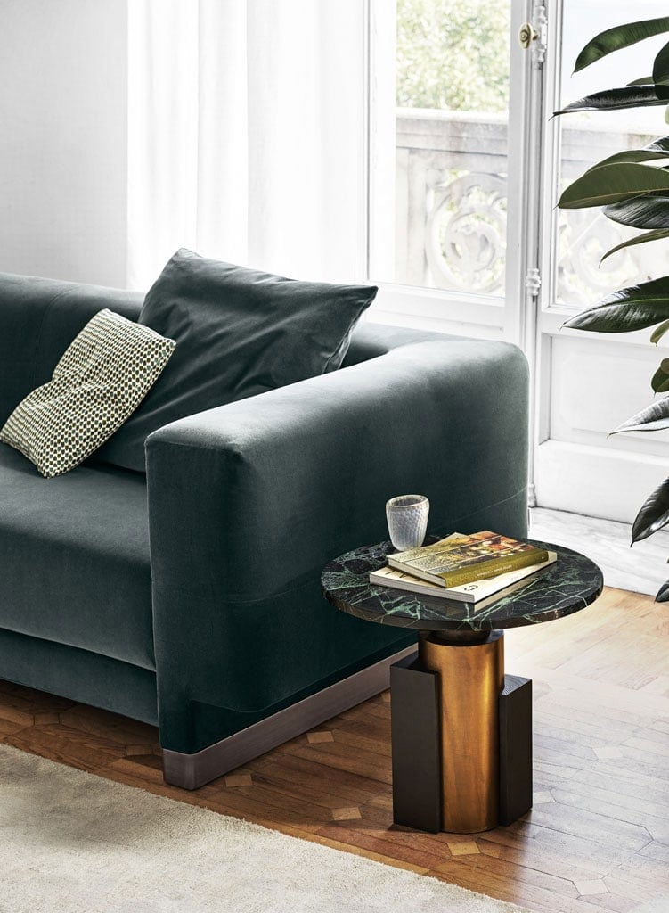 Sofa with internal wooden structure upholstered in fabric or leather of a dark blue tone in a living room