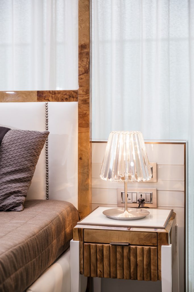 table lamp made of bohemian crystal base and steel base base in a tone of iridescent color