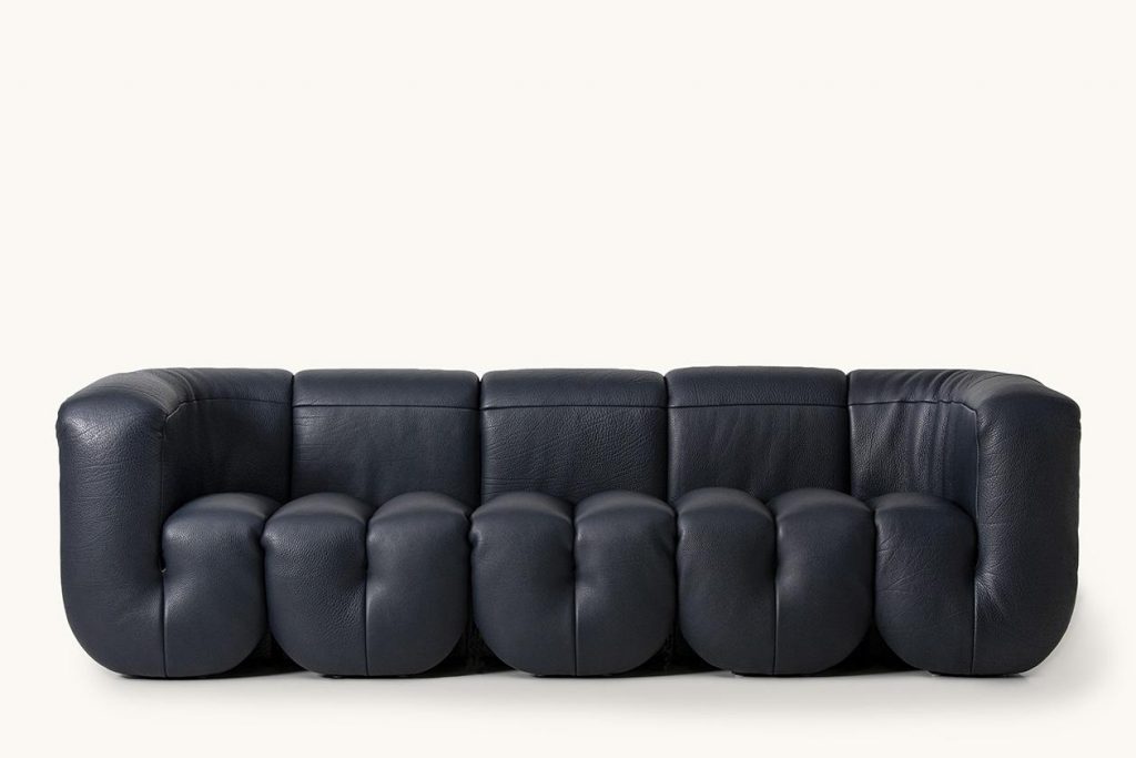 sofa made up of five armchairs made of wood and leather in a black tone on a white background