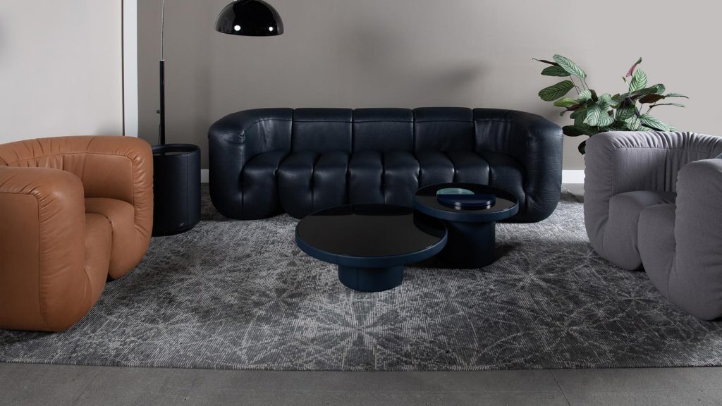 sofa made up of five armchairs made of wood and leather in a black tone in a living room