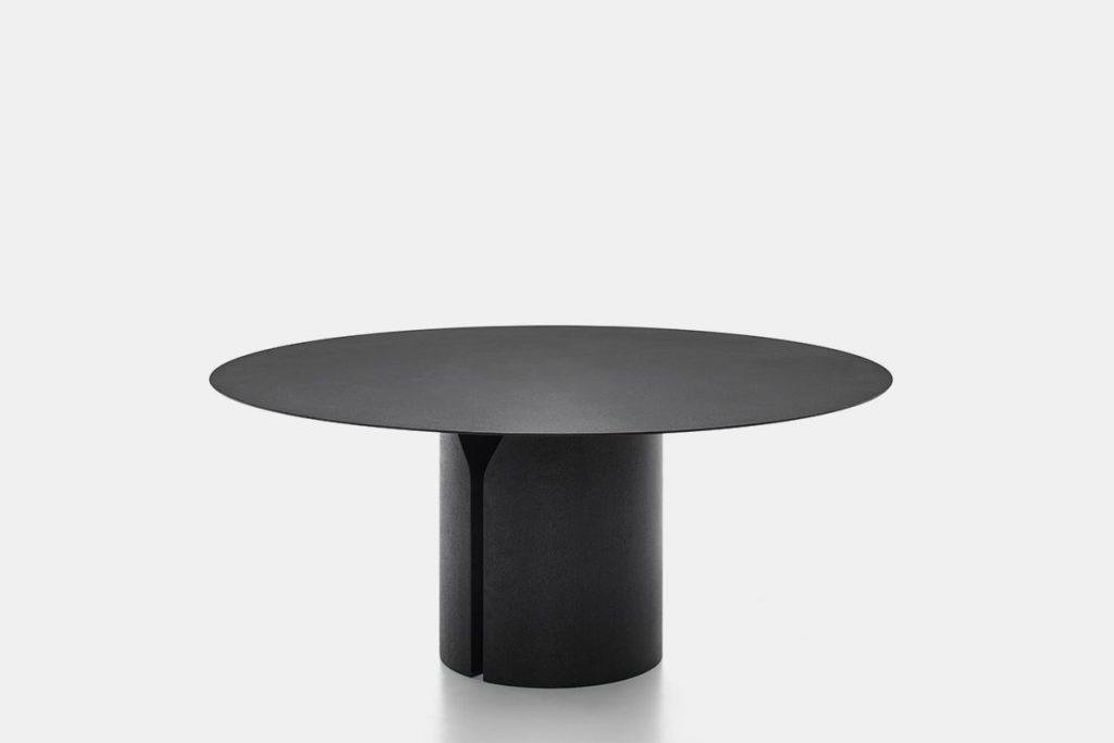 round table made of ebony throughout its structure with an opening in the middle of the base in a black tone