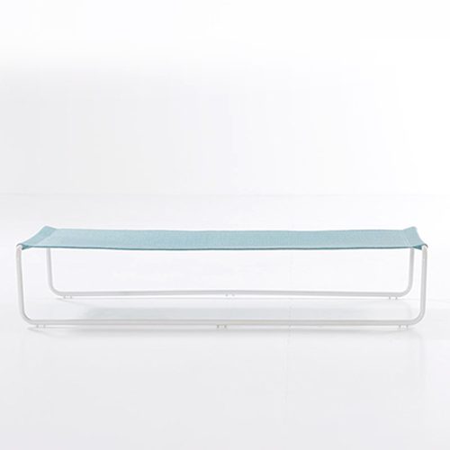 lounger made of white stainless steel and maris fabric in a light blue tone on a white background