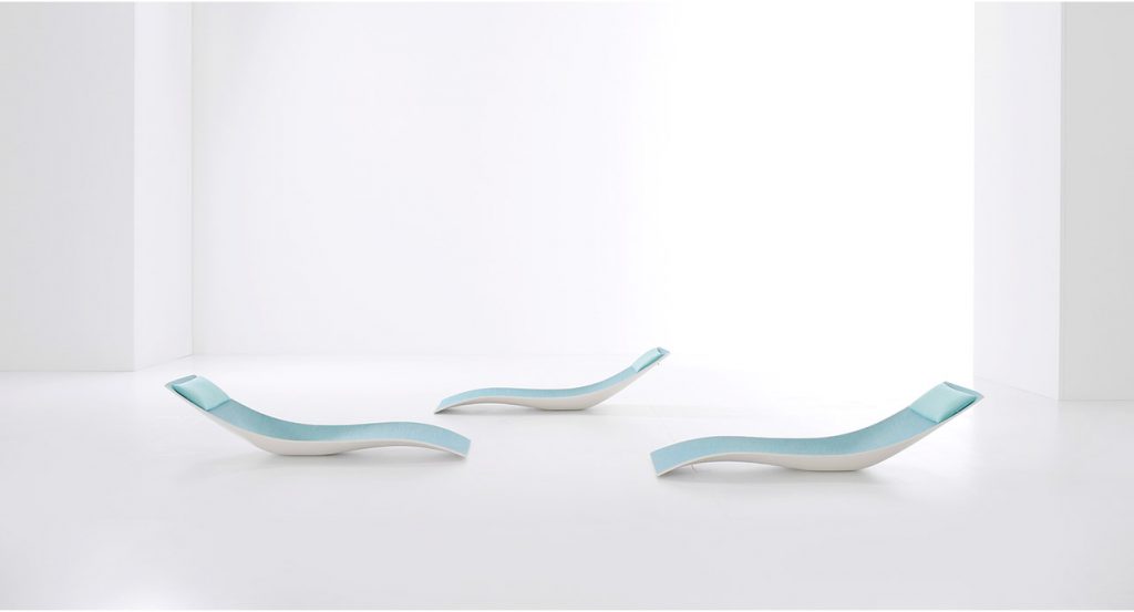 three Pool chair made of stainless steel and maris dyed in a white and light blue tone with plastic spacers