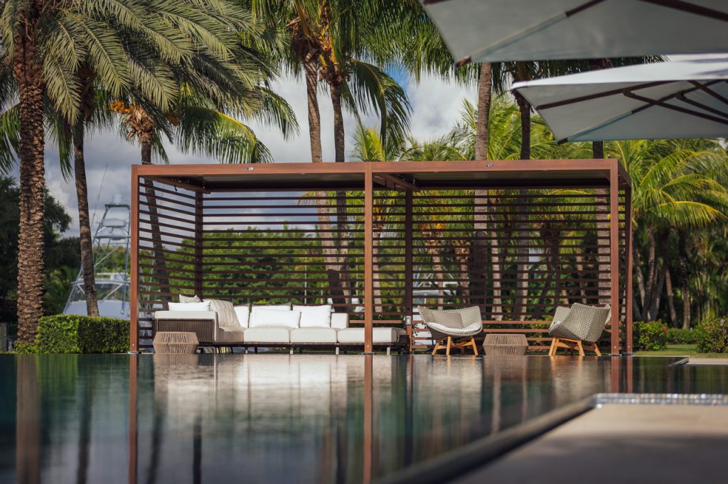 Tuu_Equinox_Louvered_Roof_2