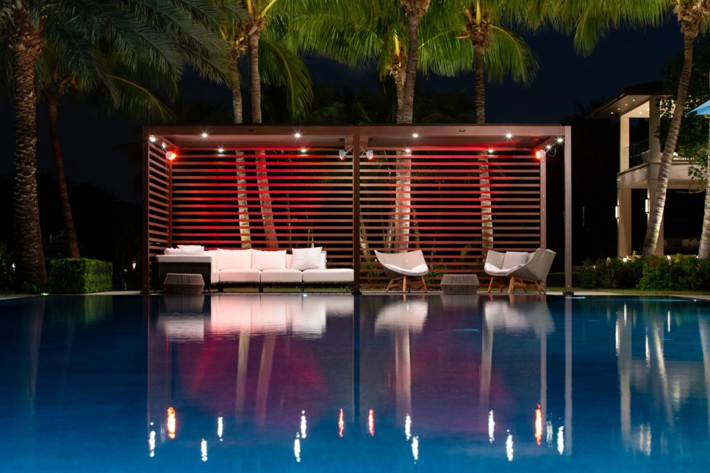 Tuu_Equinox_Louvered_Roof_Night