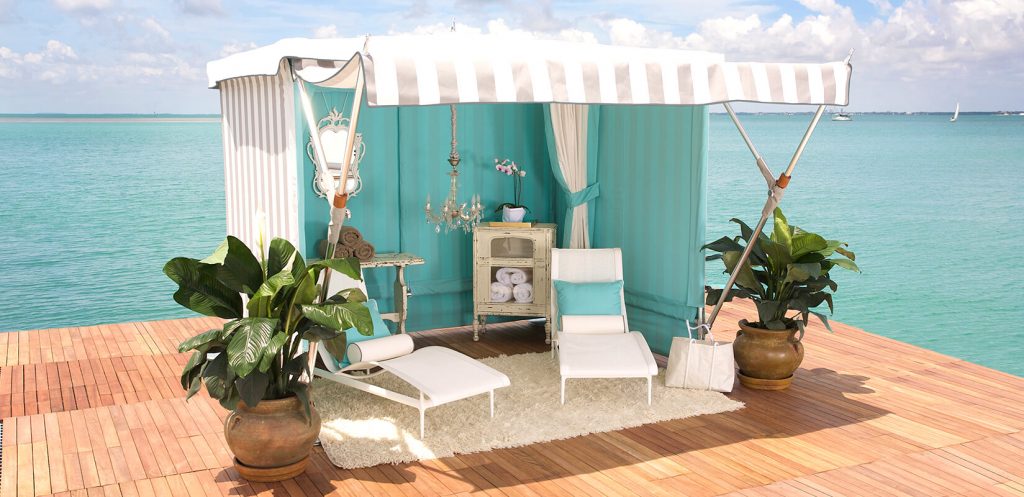 living room pavilion made with fabric walls and two beach chairs in a blue and white color tone